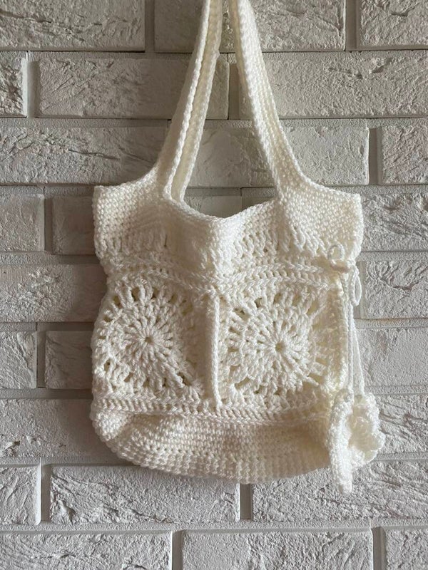 Everyday No. 14 – Handmade Crochet Shoulder Bag with Floral Charm