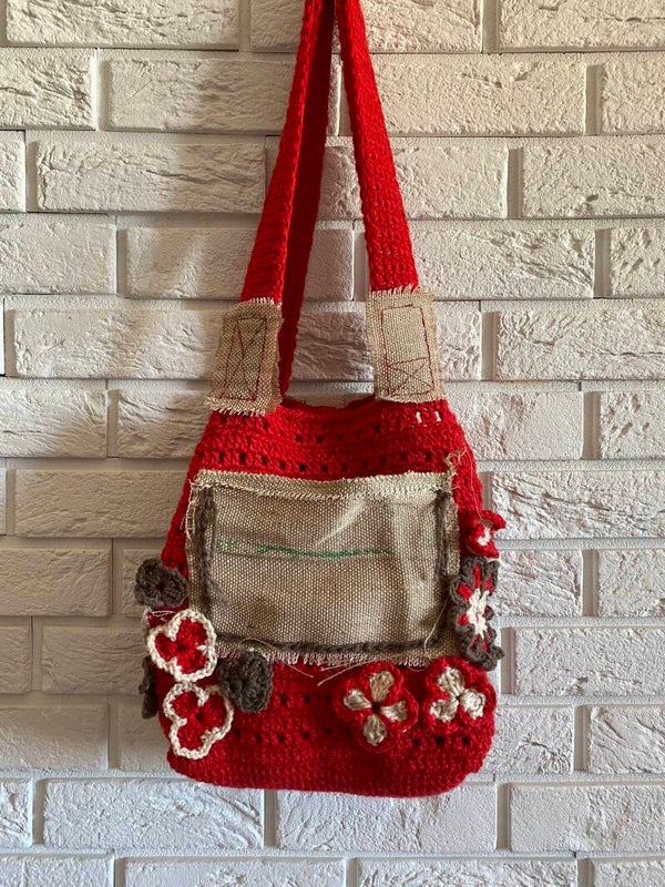 One-Off No. 18 – Crochet Scarlet Linen Tote