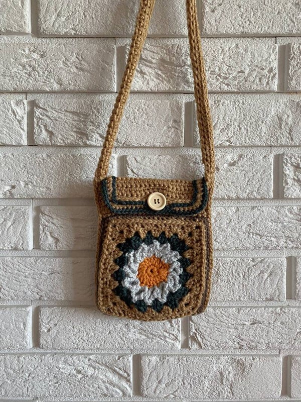 Little Everyday No. 6 – Handmade Crochet Daisy Granny Square Mini Bag