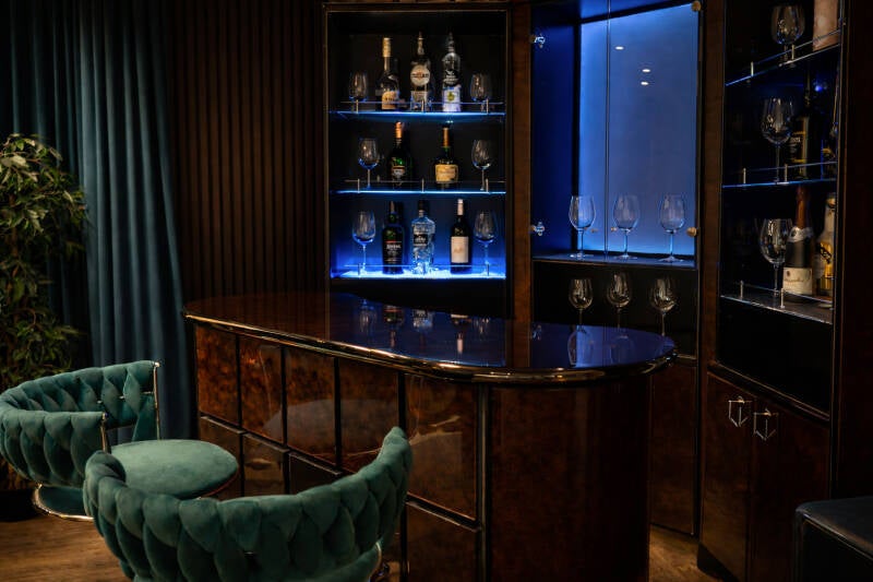 Mietstudio Dortmund Retro Szene mit Bar