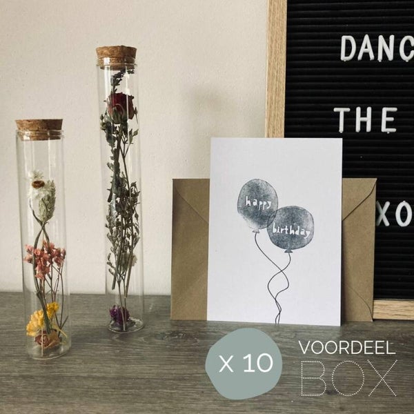 Set van 10 postkaarten // Happy birthday ballonnen