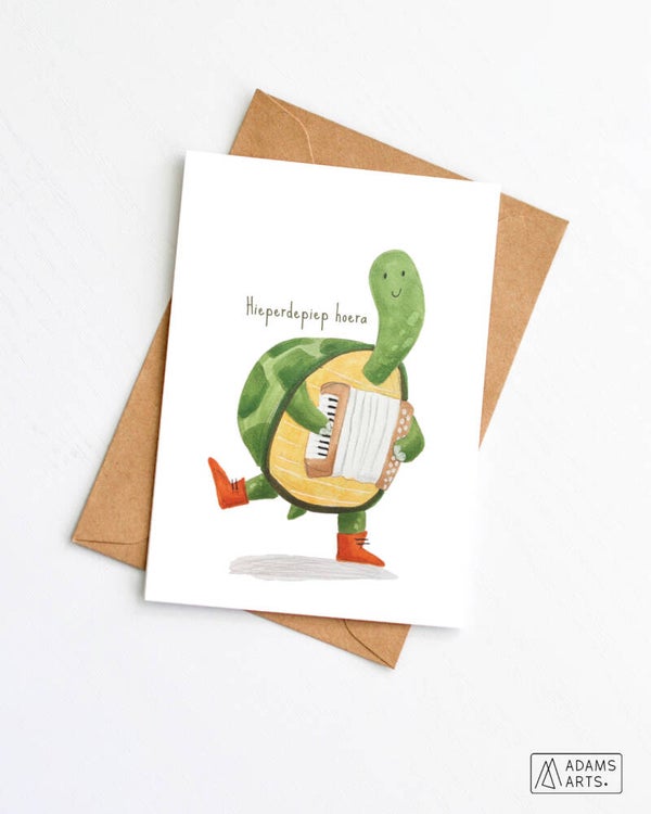 Verjaardagskaart // Hieperdepiep hoera - schildpad accordeon