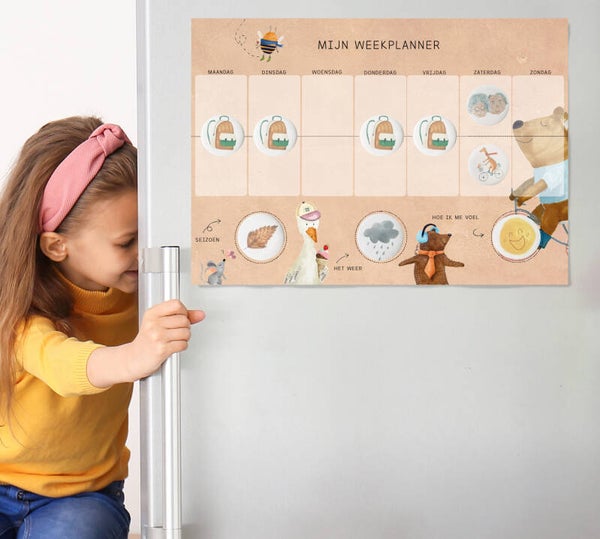 Vrolijke weekplanner met kleurrijke magneten