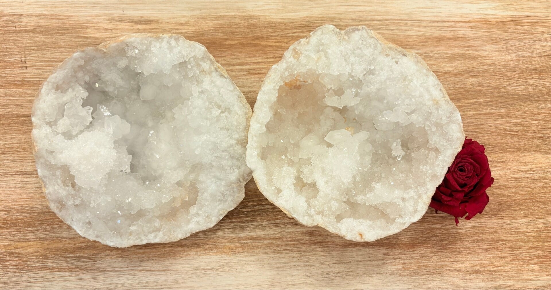 🌙 Géode de Cristal de roche  – 15 cm