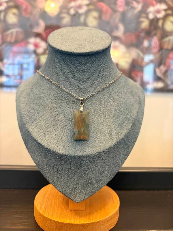 Collier en Acier Inoxydable & Labradorite – Protection • Intuition • Lumière