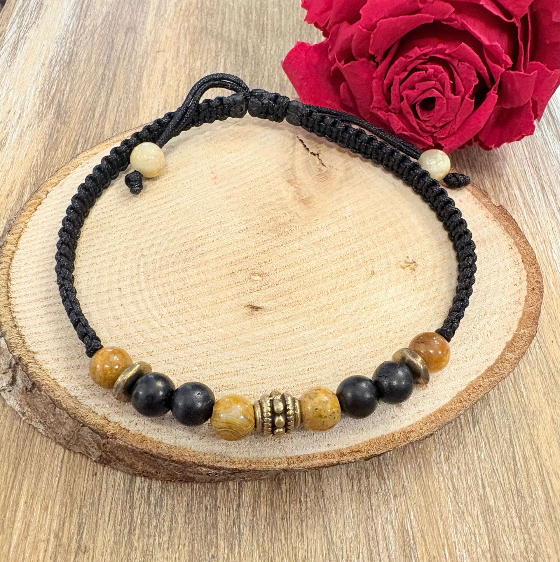 Bracelet Corail & Bois – Macramé artisanal