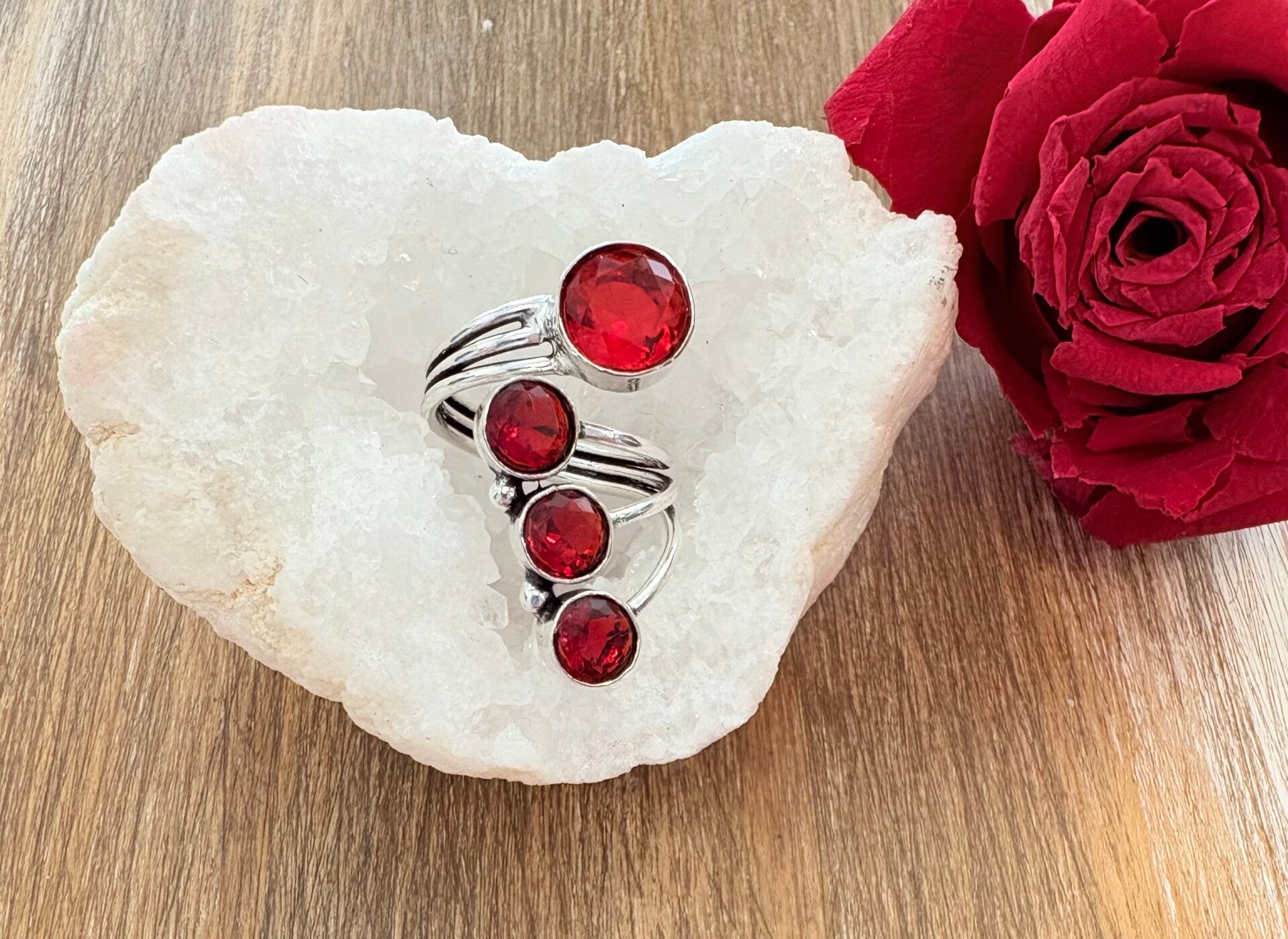 Bague Ajustable en Argent & Grenat – Force, Passion et Élégance