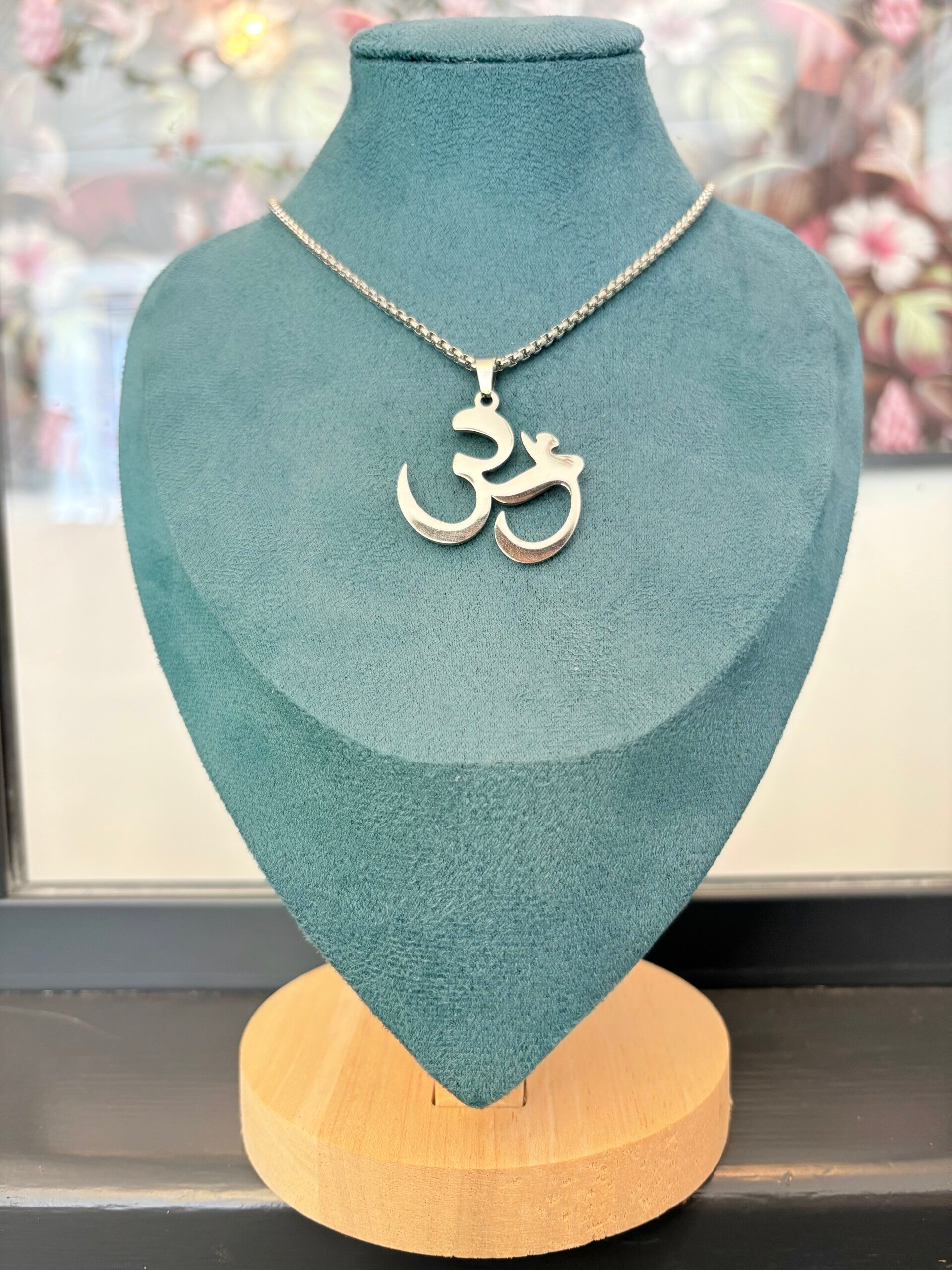 Collier en acier inoxydable – Symbole Om (Aum)