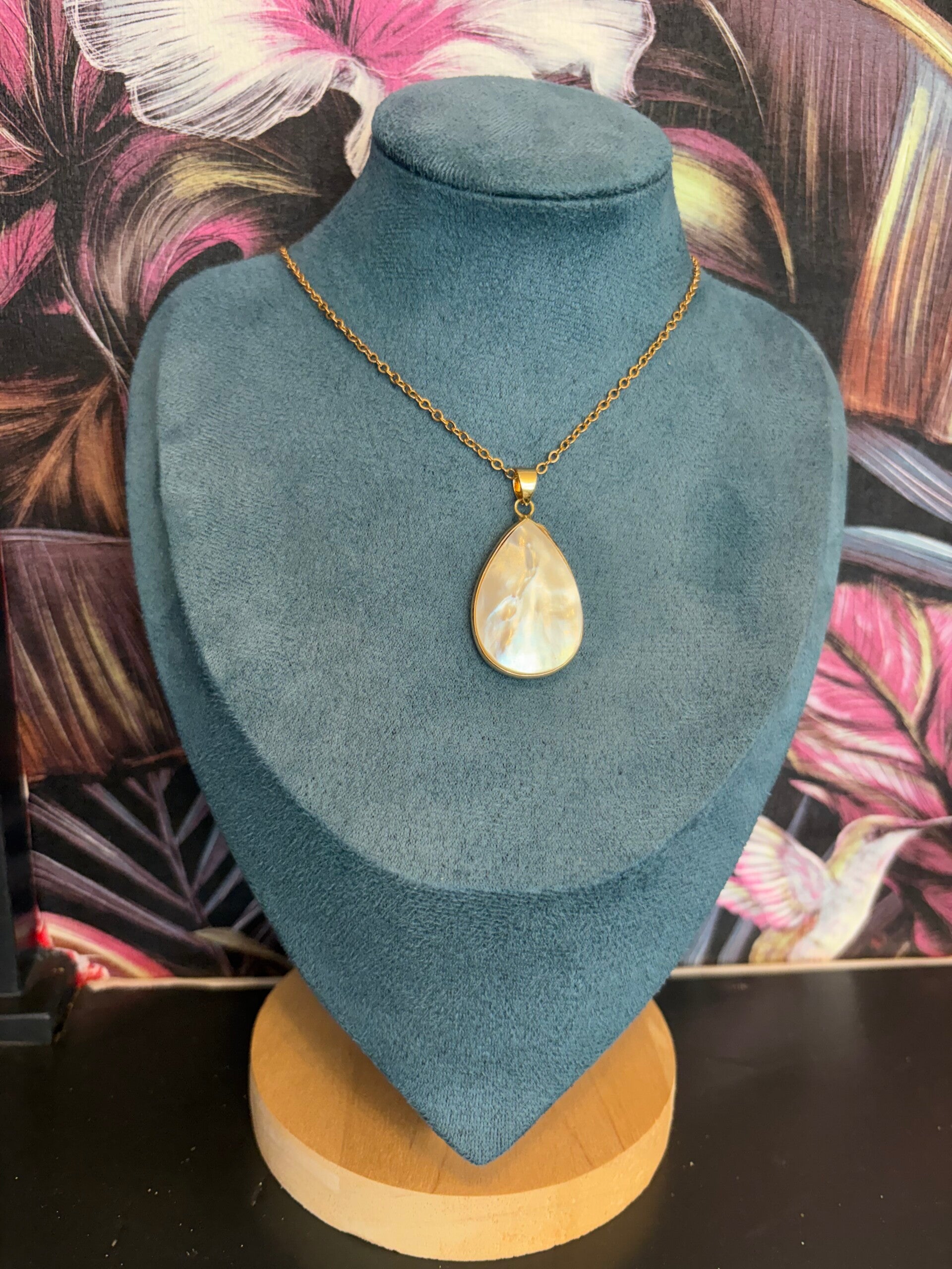 Collier en nacre – Douceur & élégance