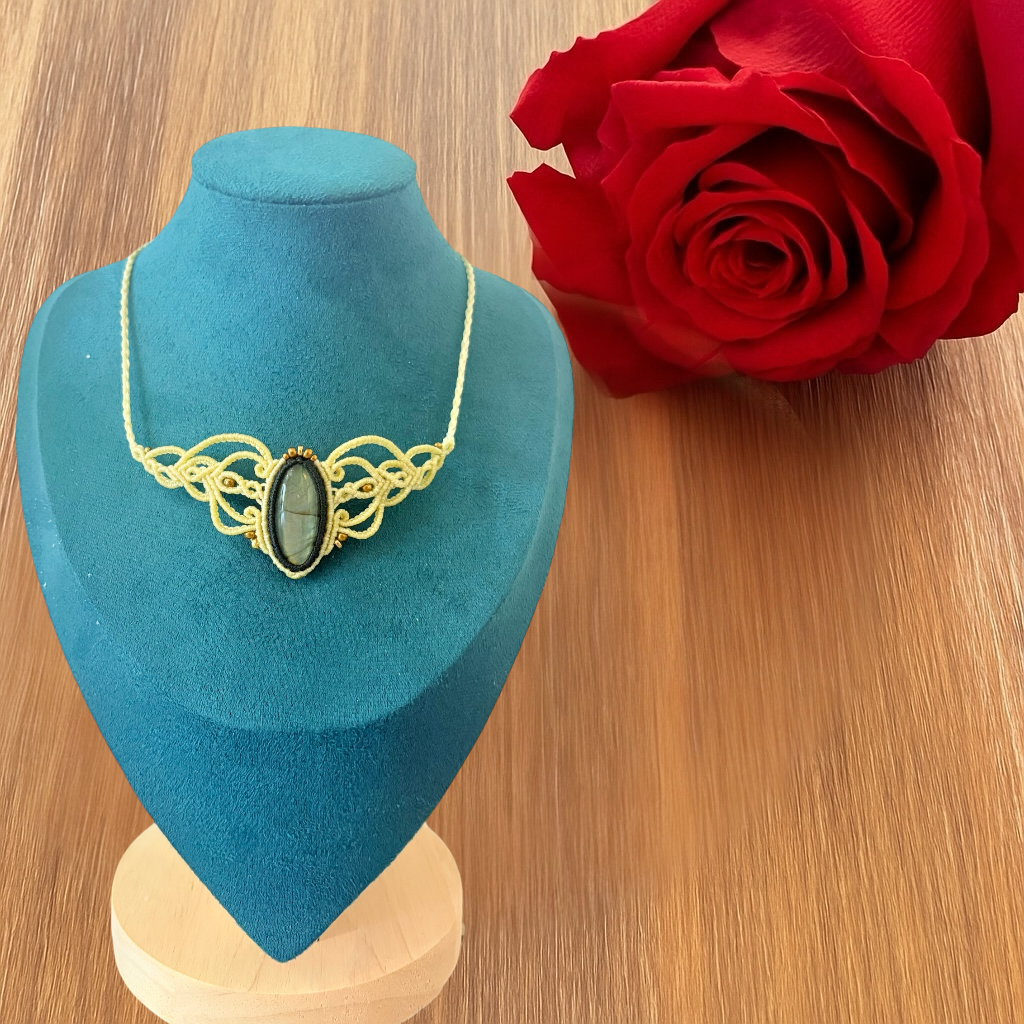 Collier en macramé – Labradorite (fait main)