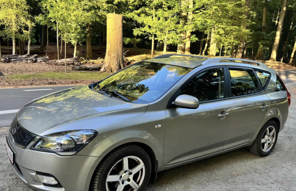 Kia Ceed SW 1,6 CRDi 128 HK – 2012
