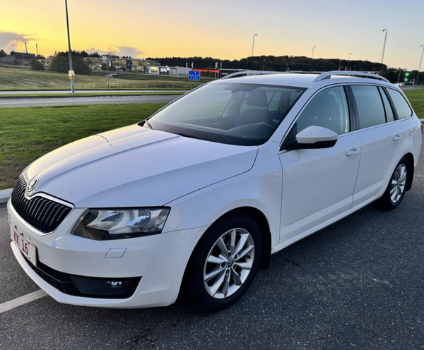 Skoda Octavia Combi 1.4 TSI 140 HK Elegance – Stationcar