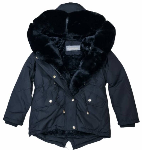 Kinder Jas model Zainab Zwart