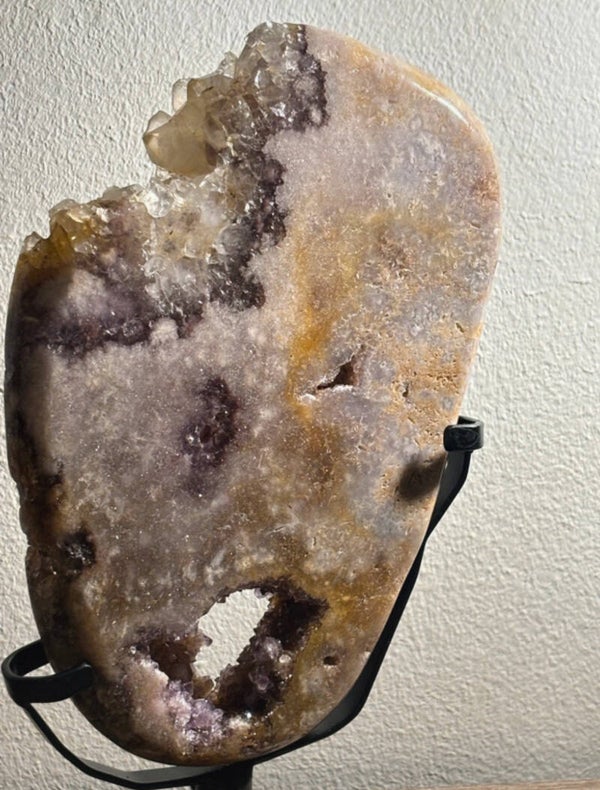 Roze Amethist Chalcedoon slab op standaard