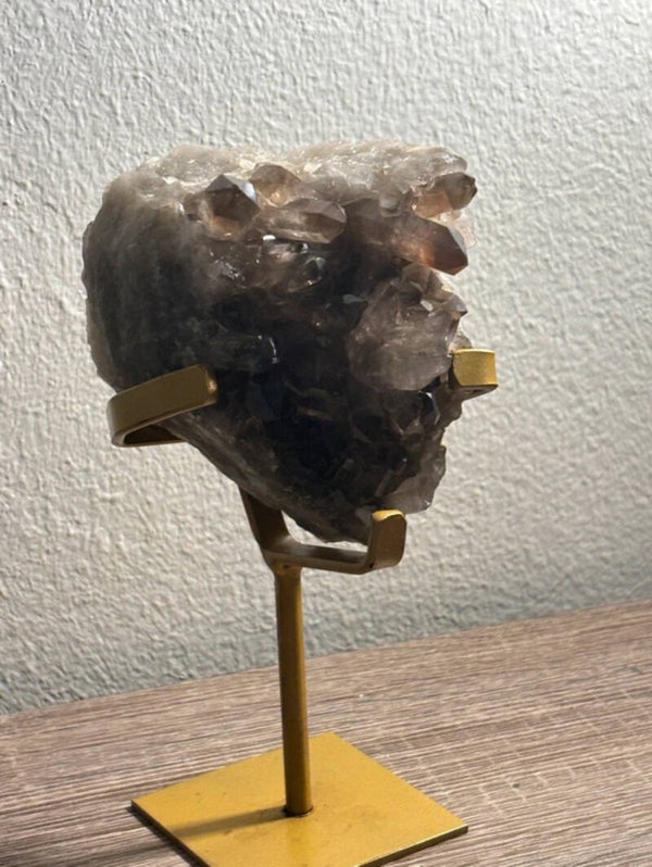 Rookkwarts cluster op standaard