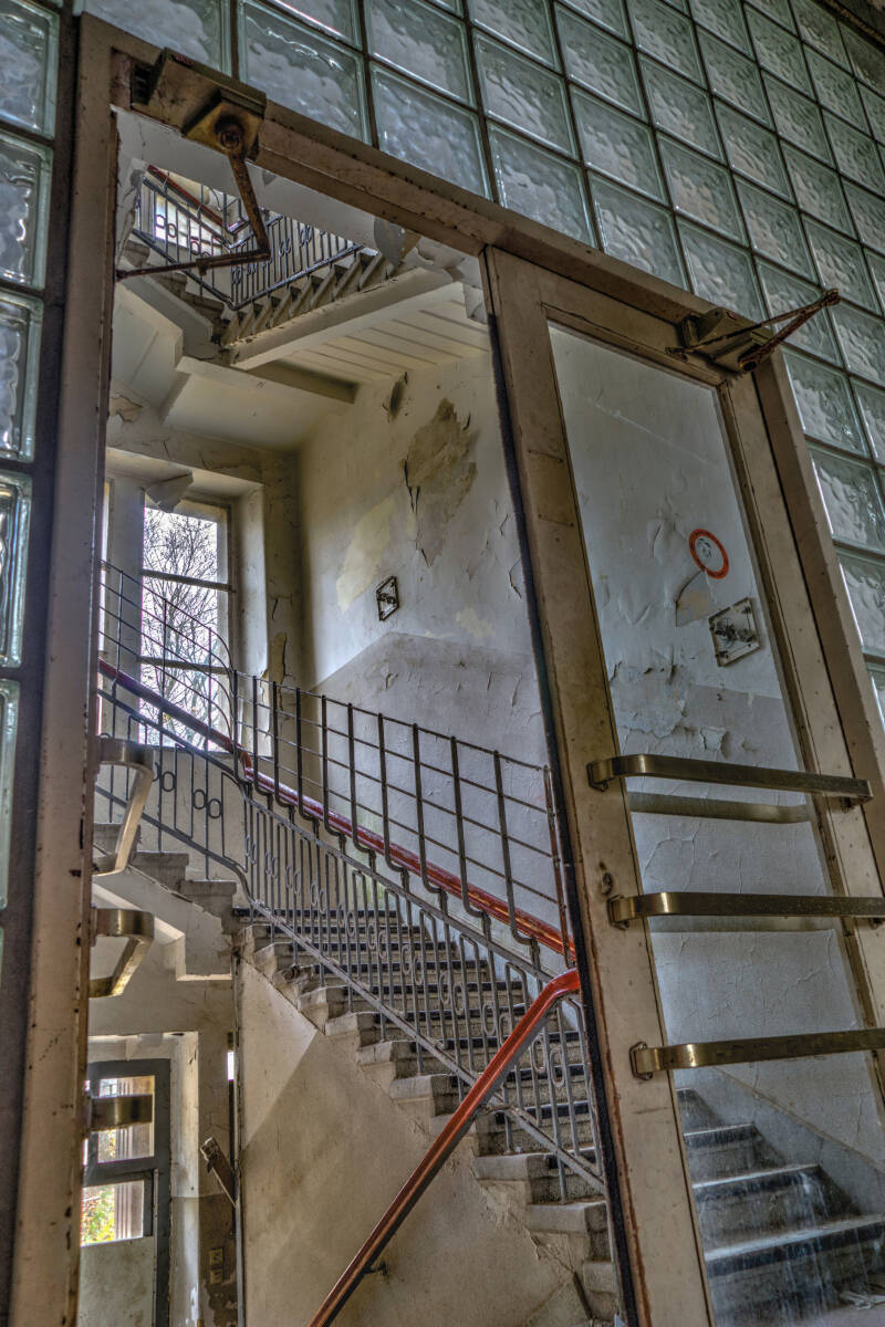 DSC03946_47_48_49_50_51_52_tonemapped.jpg