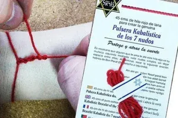 45 CMS DE HILO ROJO DE LANA PARA HACER LA GENUINA PULSERA KABALÍSTICA DE LOS 7 NUDOS