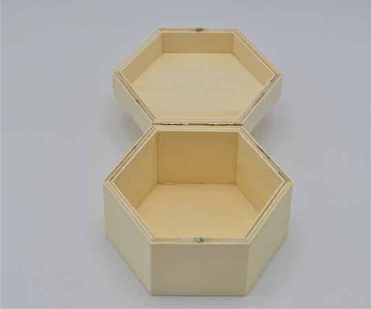 Zeshoekig houten doos
