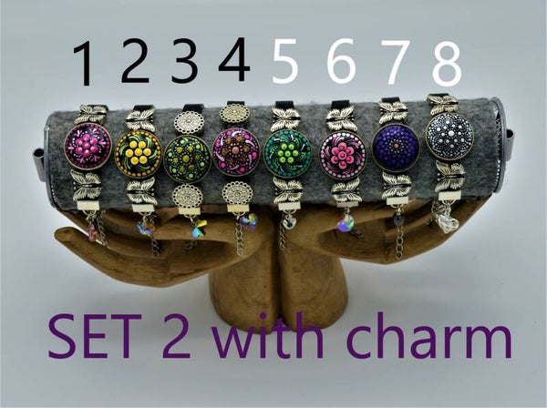 Armbanden met charm / Bracelets with charm