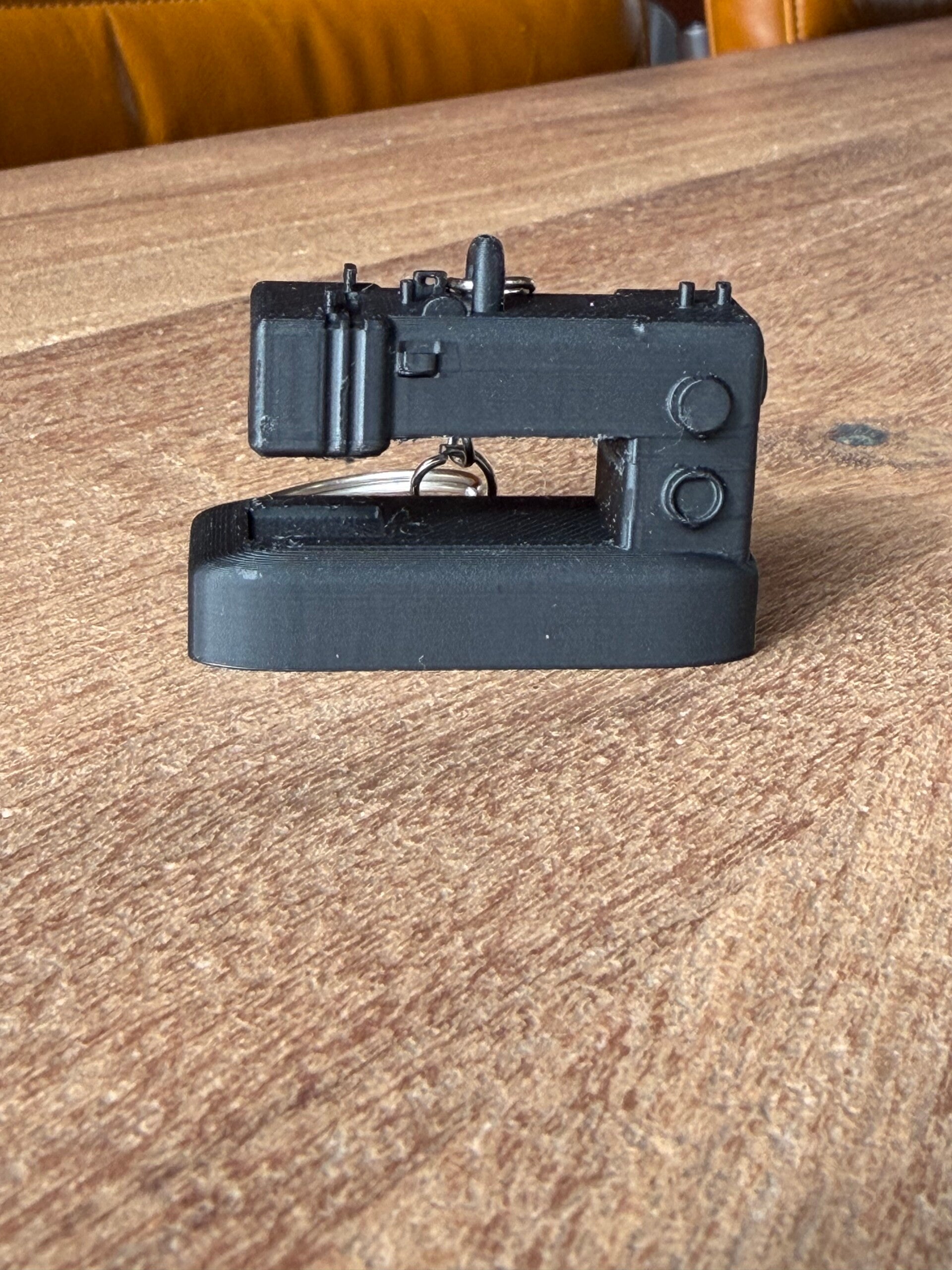 MaLo Designs Sleutelhanger - Naaimachine (5 cm)