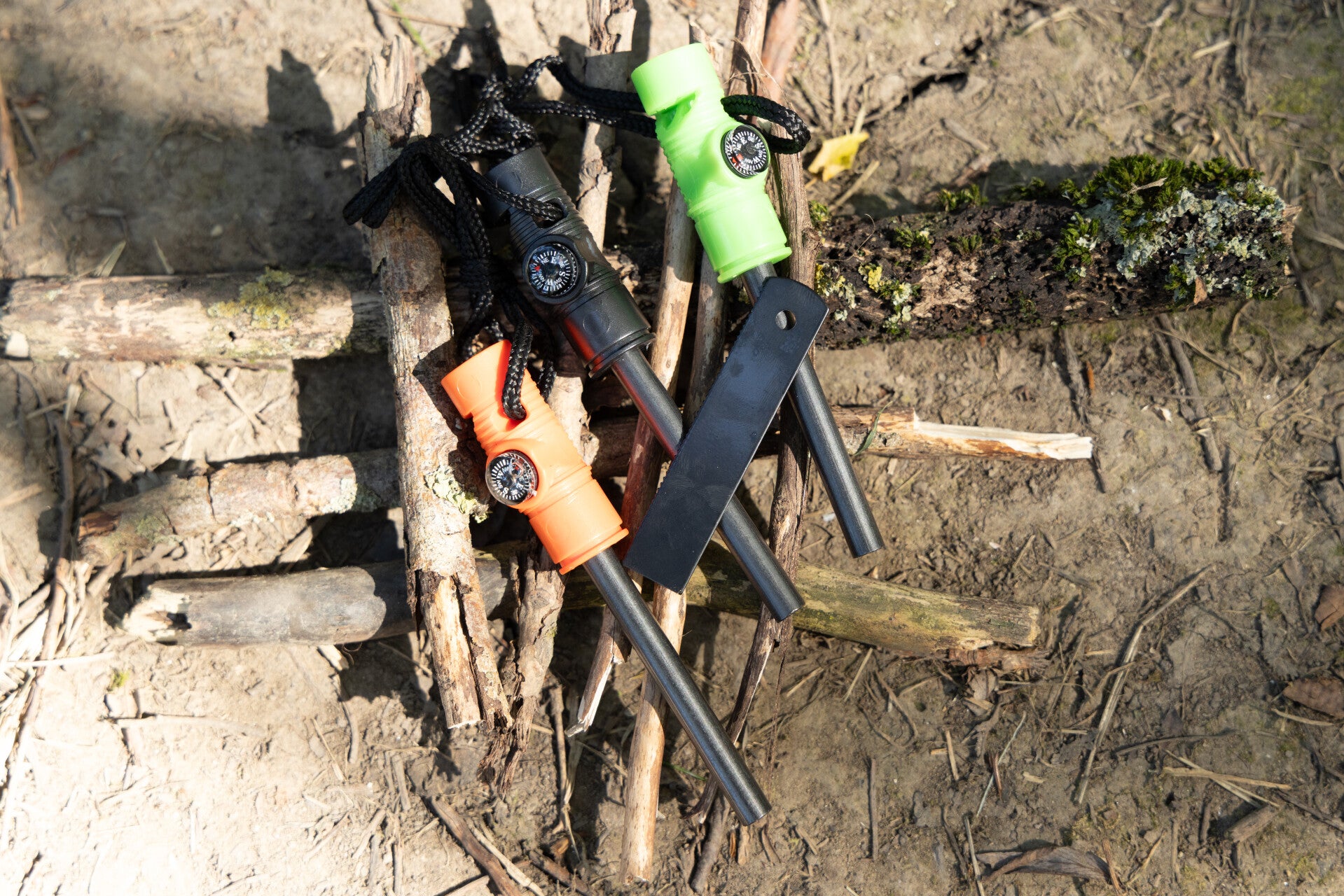 Outdoor magnesium fire starter met fluitje en kompas