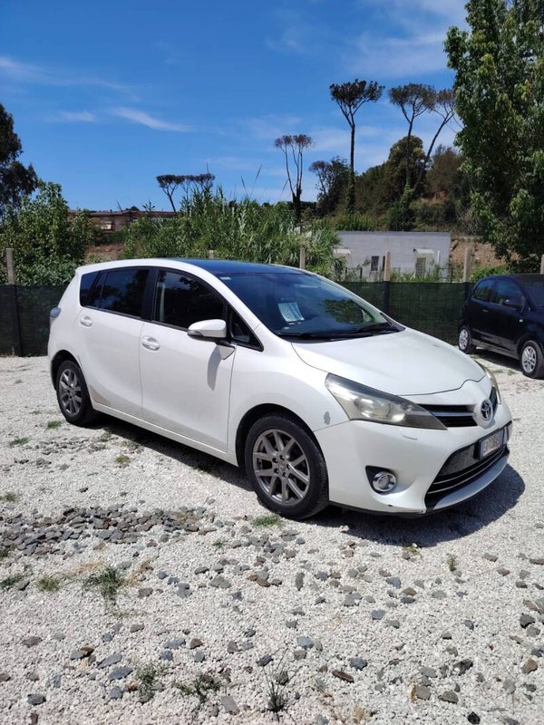 TOYOTA VERSO