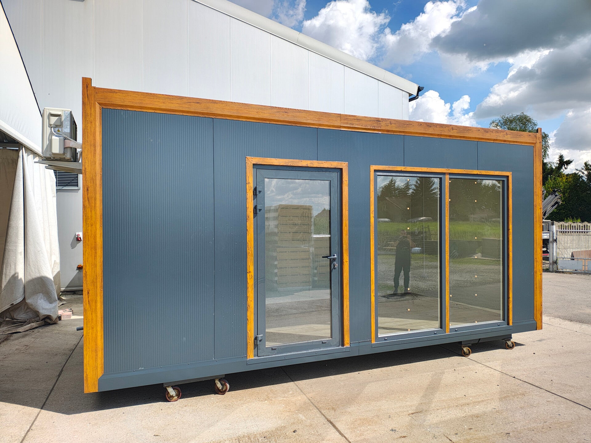 18 m² Verkaufscontainer mit WC
