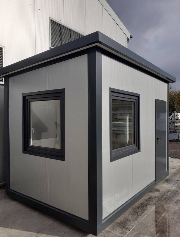 9 m² Bürocontainer mit WC, 3,6 x 2,5 m