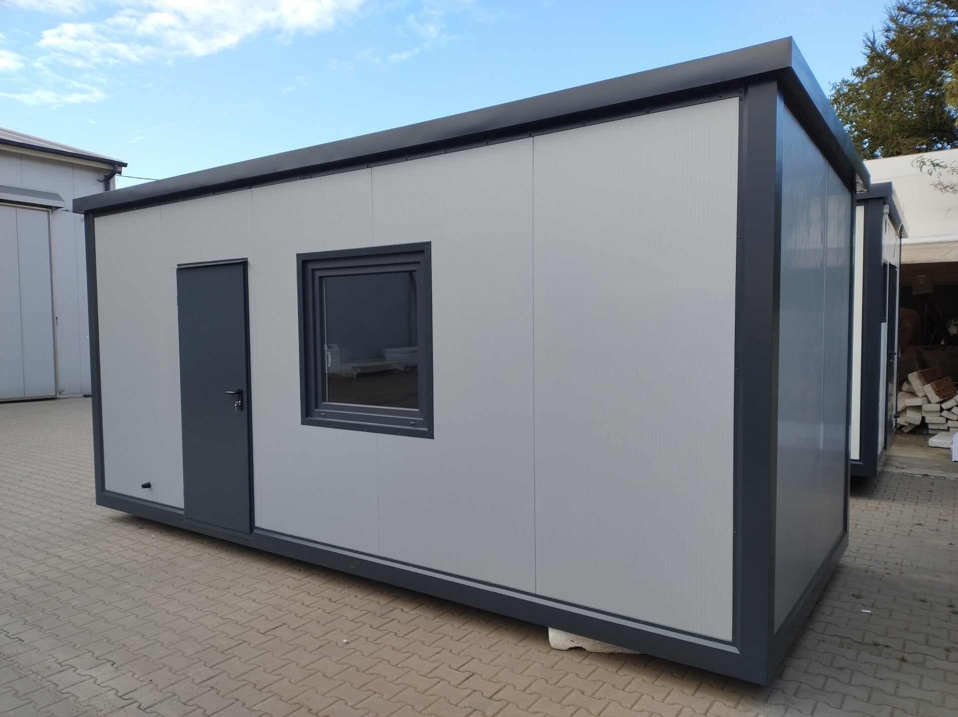 15 m² Bürocontainer mit WC