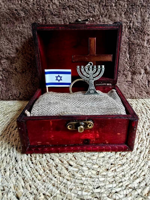 Zilverkleurige Menora Sleutelhanger – Authentiek Joods Souvenir uit Israël