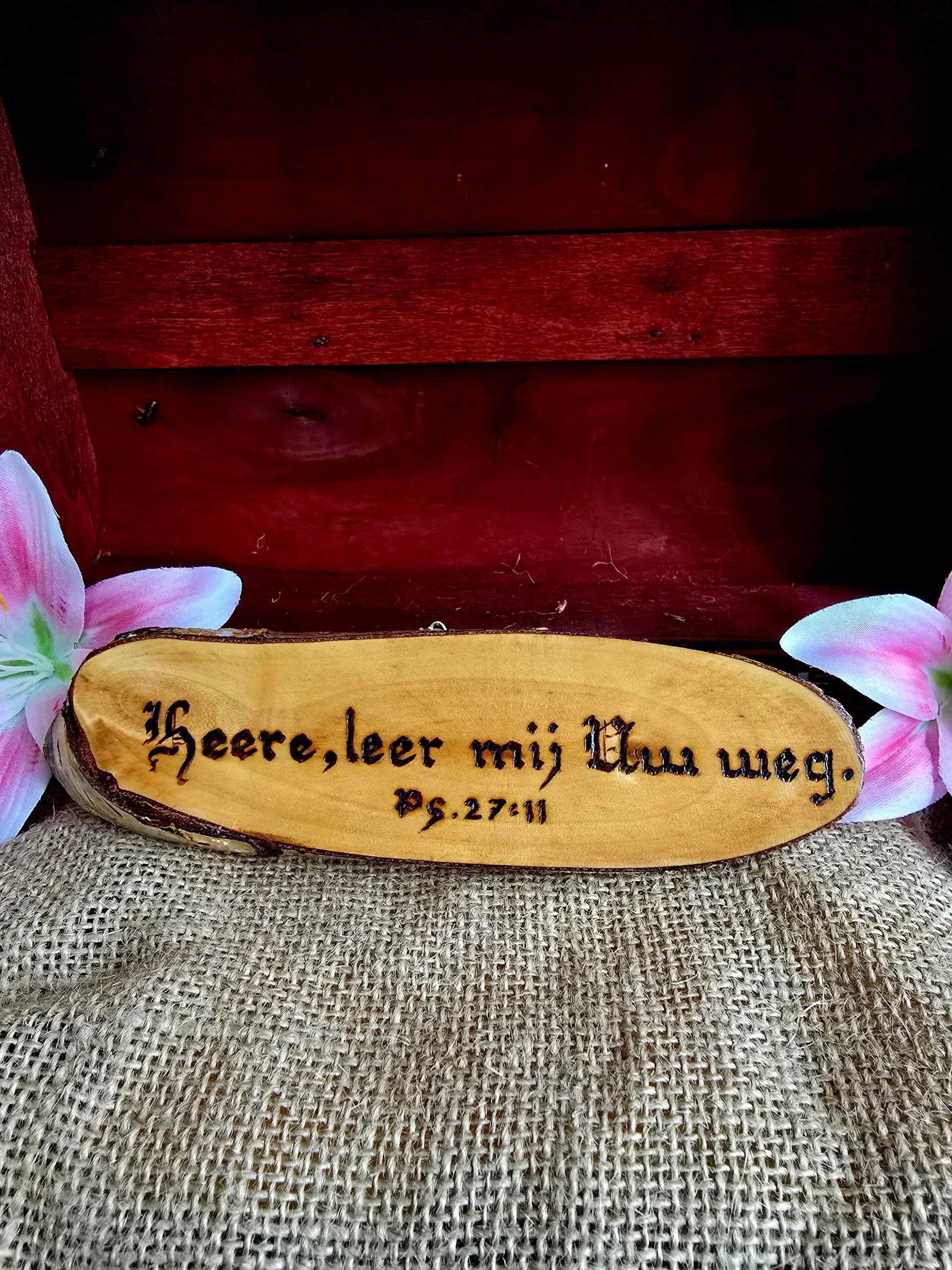 Houten Hanger met Boomstam-look – "Heere, leer mij Uw weg"