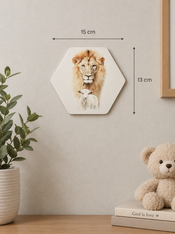 Zeshoekig Wandbordje Leeuw en Lam (15x13 cm) – Decoratie met een Hart