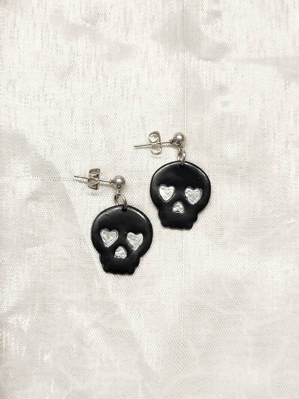 Boucles d'oreilles tête de mort noire