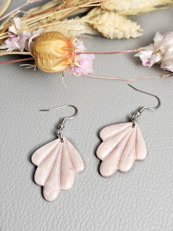 Boucles d'oreilles "Calypso" rose nacré