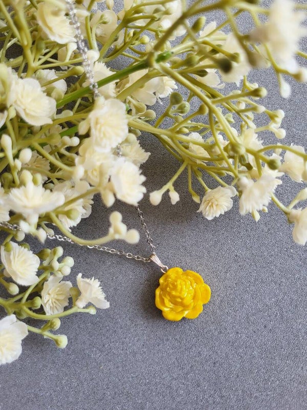 Collier Pendentif "Rose solaire" – Rose jaune nacré & Chaîne Argentée