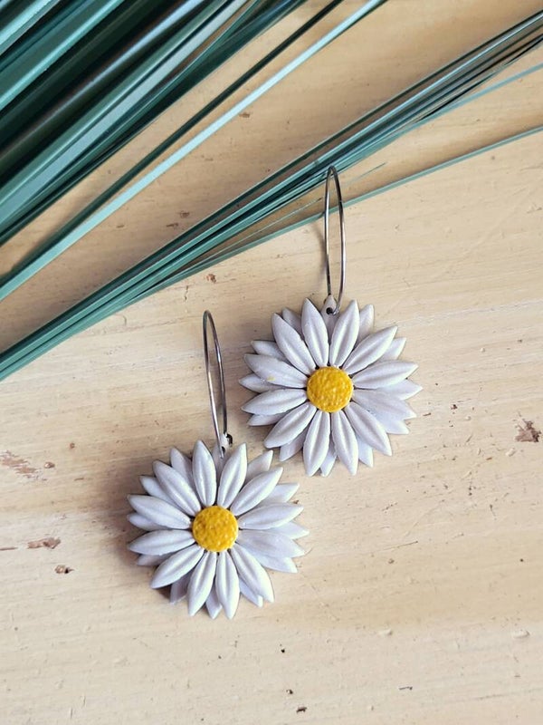 Boucles d'oreilles Marguerite | clous d'oreilles pendants