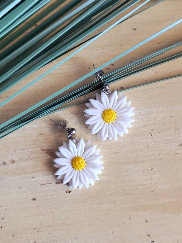 Boucles d'oreilles petite Marguerite | clous d'oreilles pendants