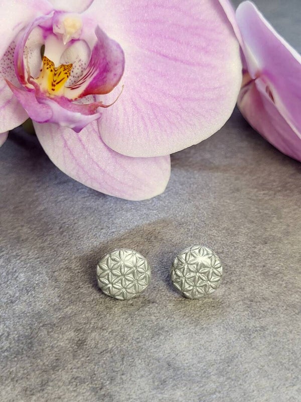 Puces d'oreilles fleur de vie - argent satiné