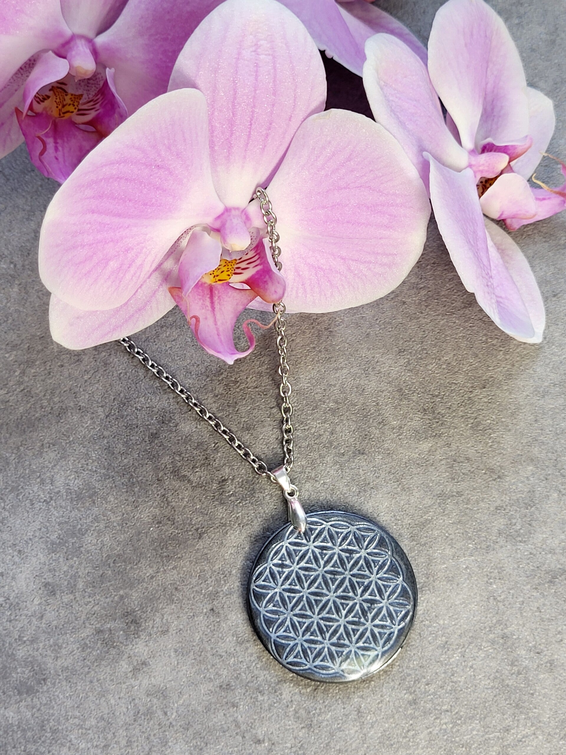 Collier pendentif fleur de vie