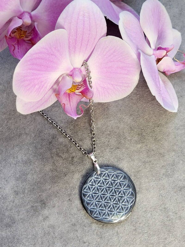 Collier pendentif fleur de vie
