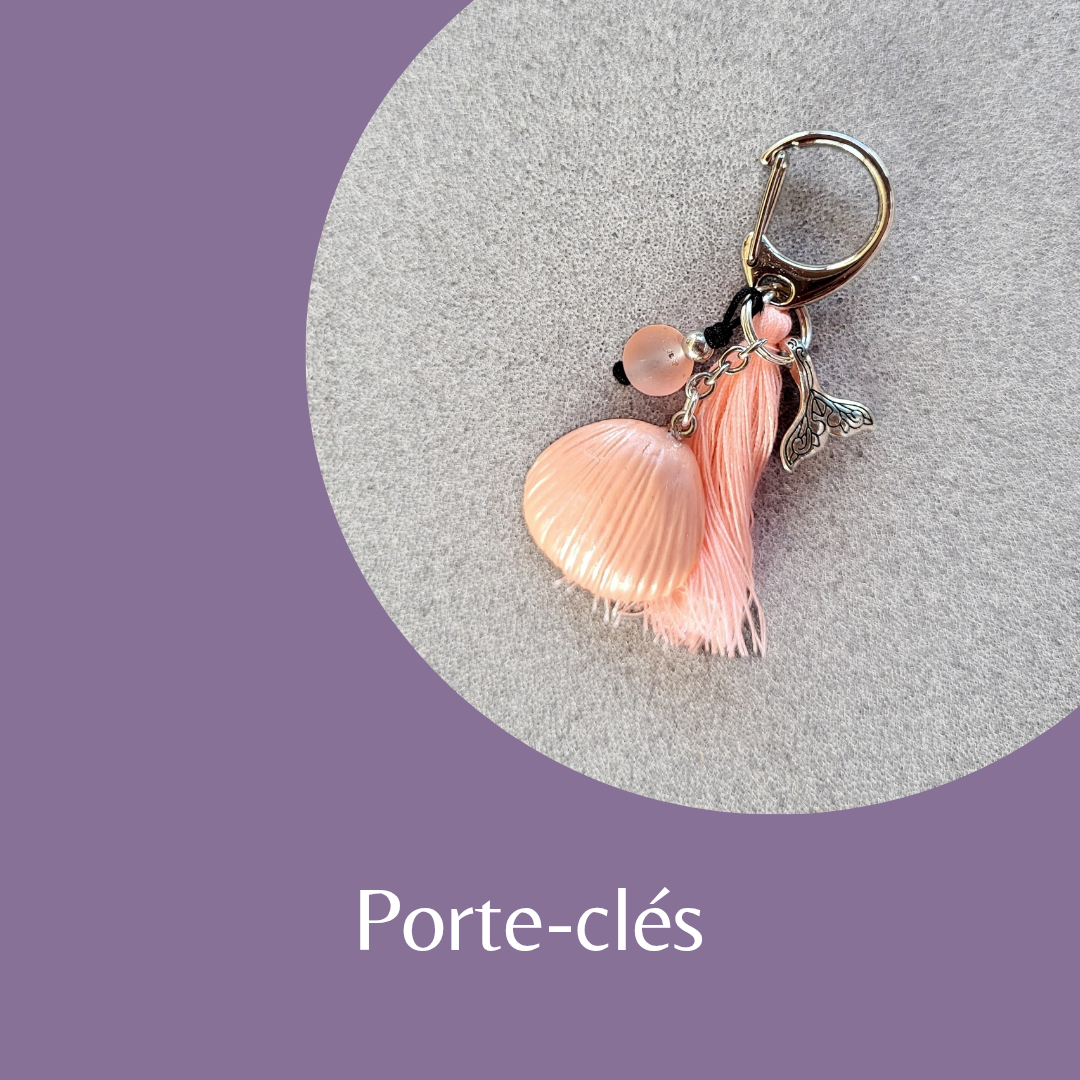 ​🌟 Succombez au charme de l'artisanat unique.  ​Bienvenue dans mon univers de Porte-clés faits main en argile polymère. D'une Légèreté absolue, chaque pièce est imaginée, modelée et assemblée sur boucles ou mousqueton en acier, avec passion dans mon atel
