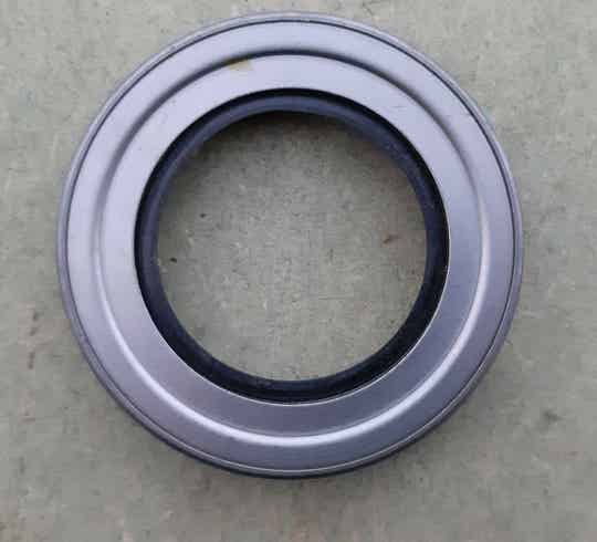 H013 Oil seal, winch worm shaft