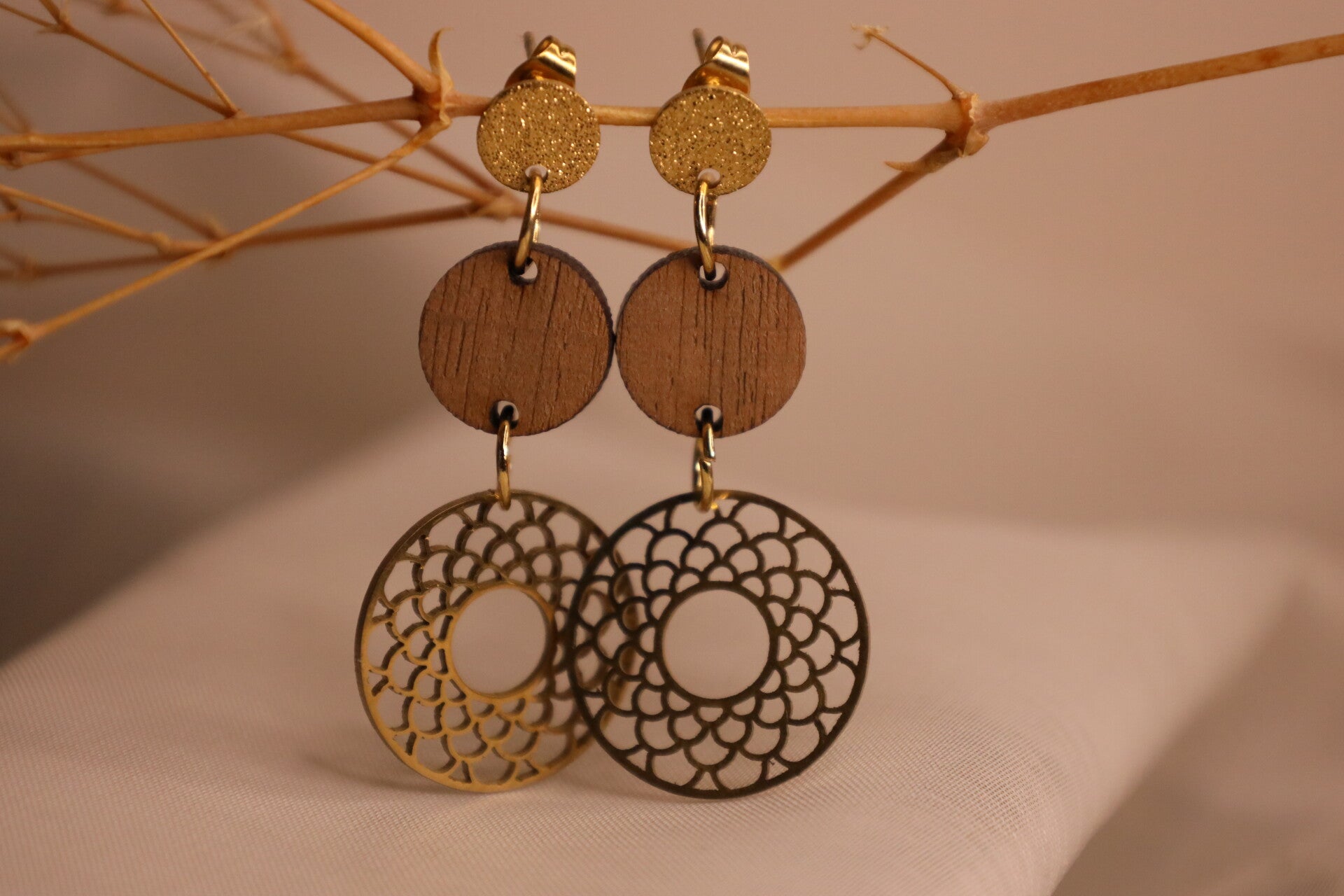 Vollholz-Ohrringe mit Edelstahl Element "Sonnenkreis"
