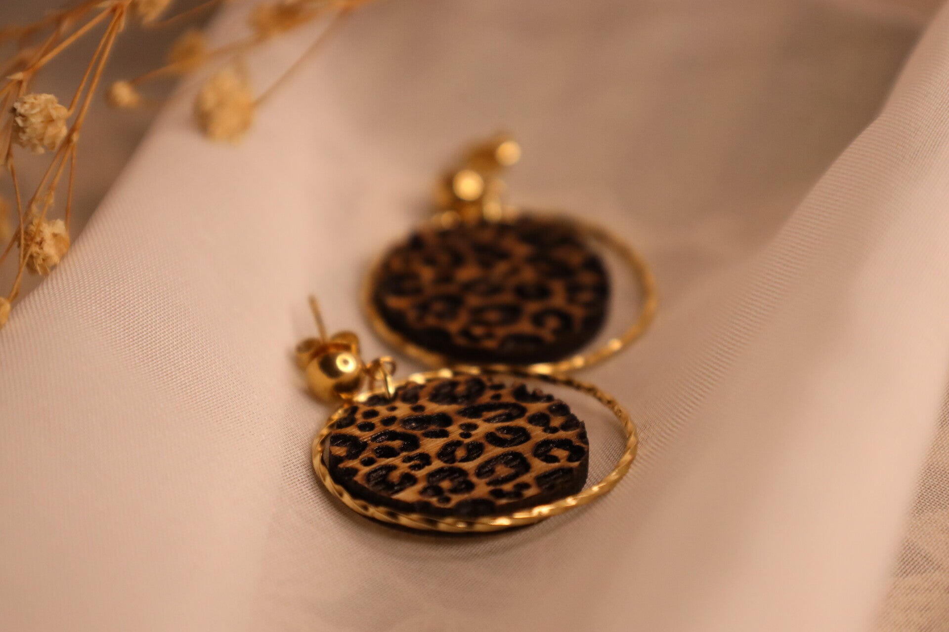 Amara Grande – Statement-Ohrringe aus Vollholz mit Edelstahlring