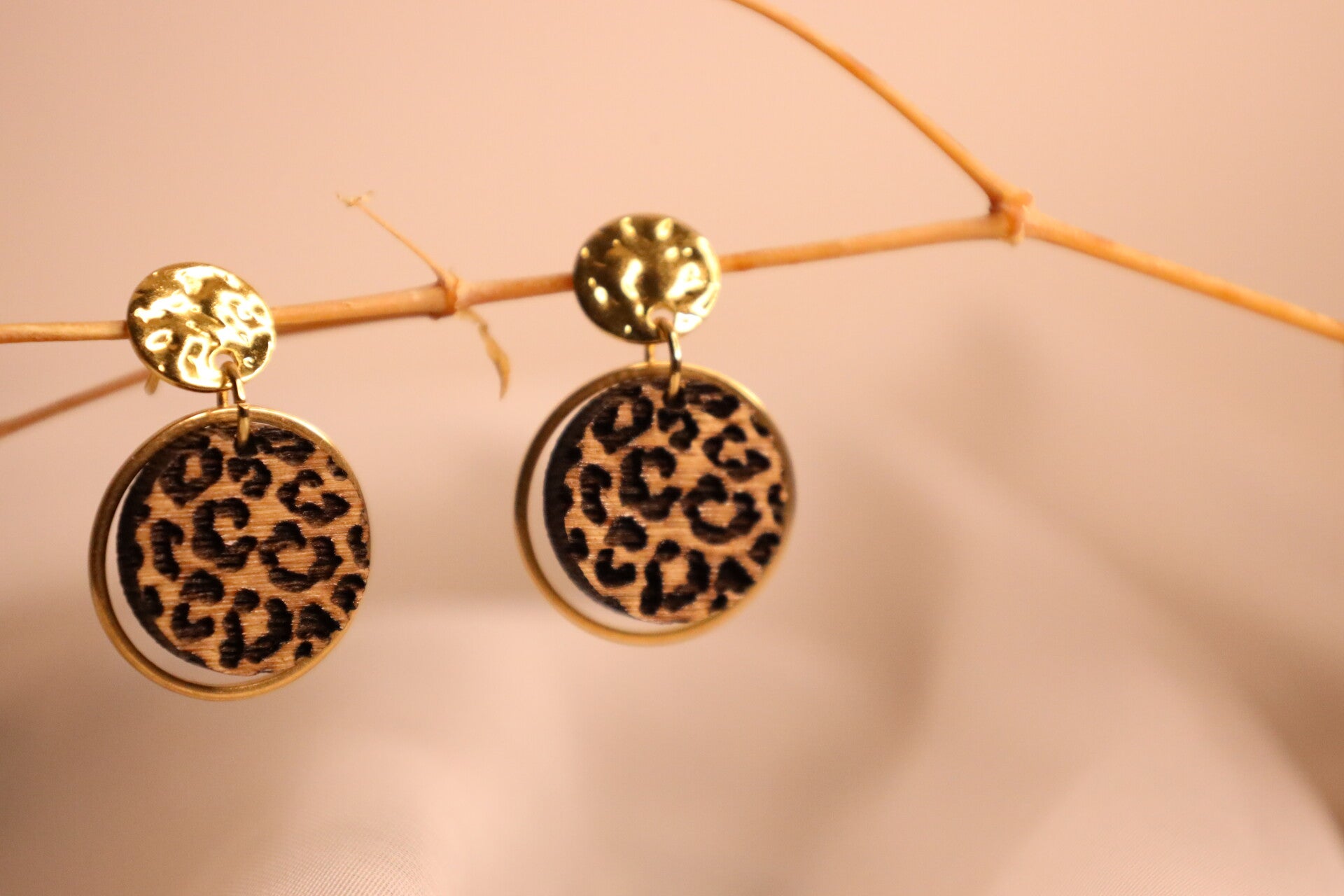 Amara – Vollholz-Ohrringe mit Edelstahlring