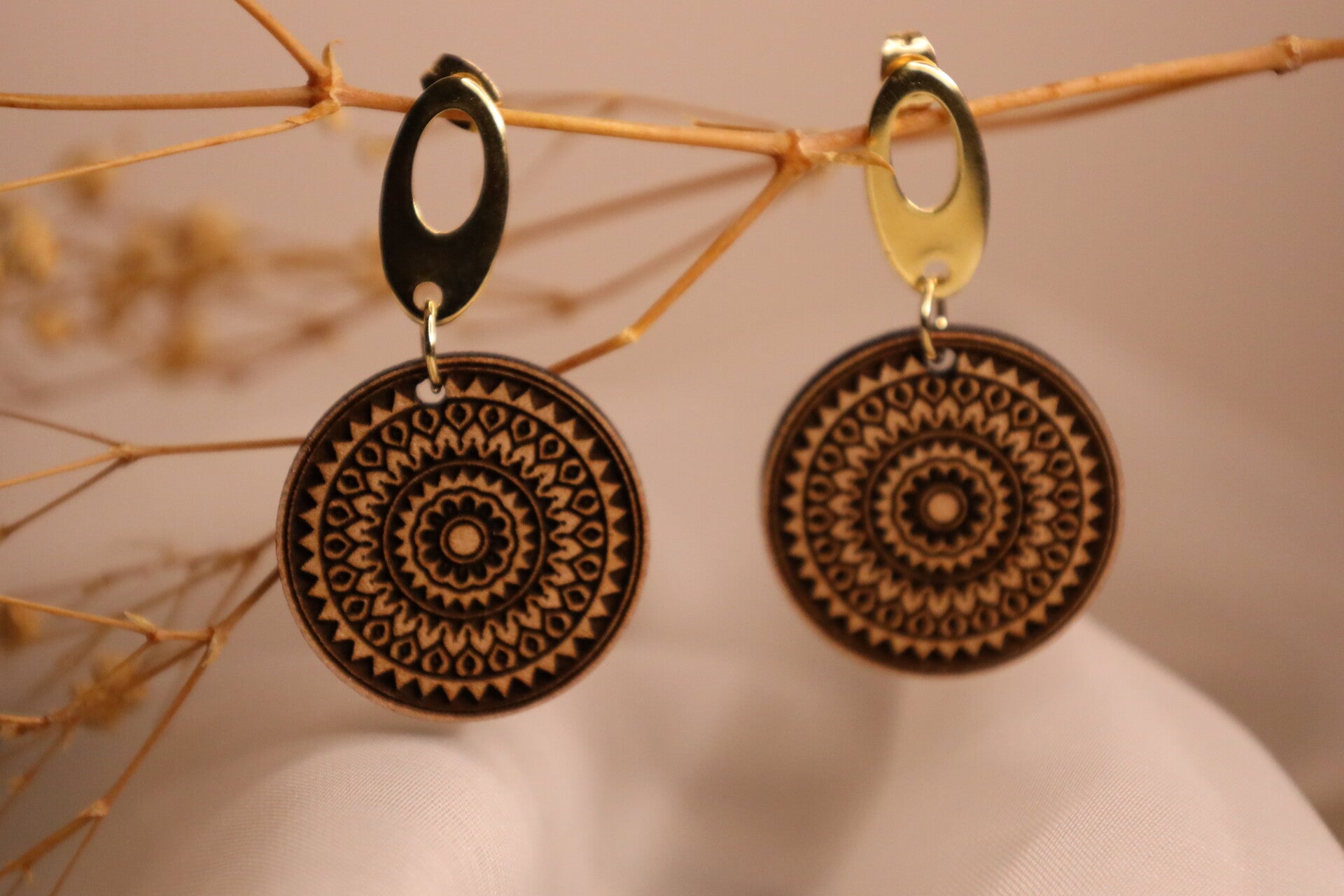 Aurea – Vollholz-Ohrringe mit Mandala-Design