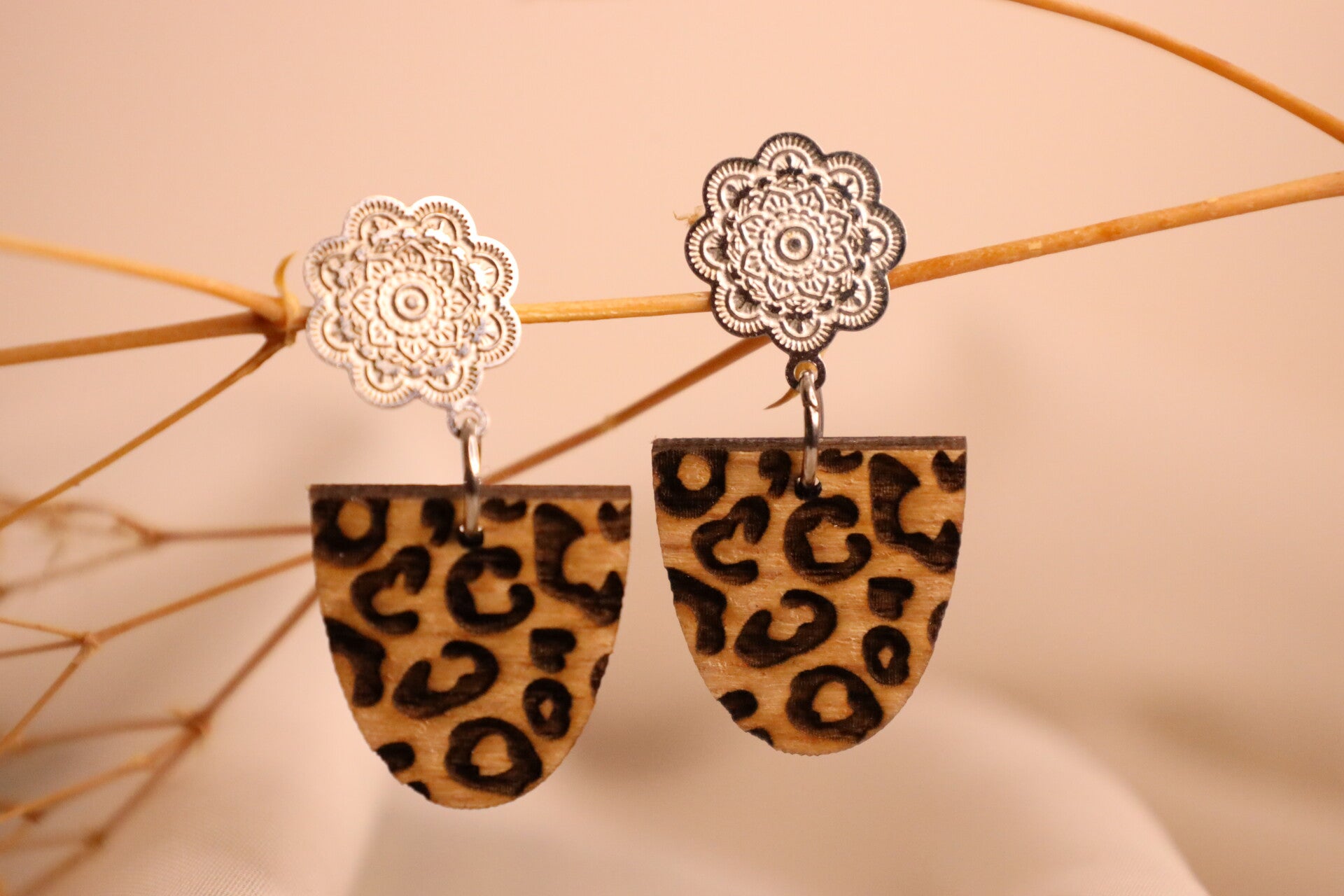 Vollholz-Ohrringe mit Leopardenmuster "Leona"