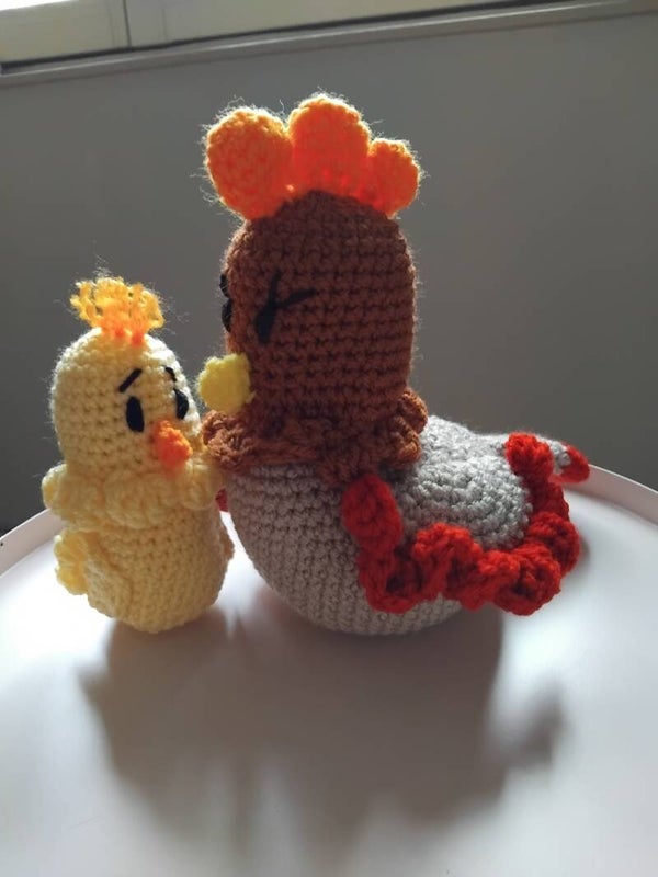 Création au crochet fait main Poule et son poussin de pâques au crochet