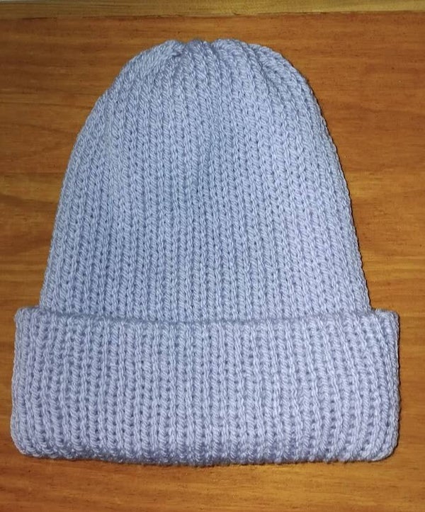 Bonnet en tricot fait main Bleu Ciel — Taille 12 Ans / Ado