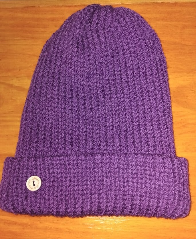 Bonnet adulte violet fait main – Tricot